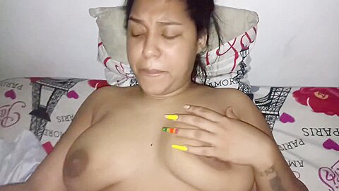 मैले मेरो सबैभन्दा राम्रो साथी Fucked मलाई थाहा थियो कि कसरी उनको बिल्ली मा मेरो ठूलो कुकुर सं उनको